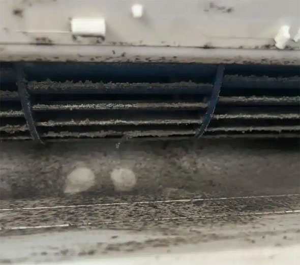 靖远空调吹的风有股烧焦味是怎么回事